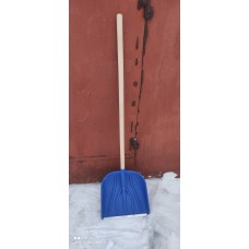 Лопата снеговая КУПЕЦ  410х460 с оцинкованной планкой ЦВЕТНАЯ с деревянным черенком
